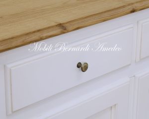 Credenza in legno massiccio con finitura colore bianco e top in legno di rovere lunghezza 2 metri